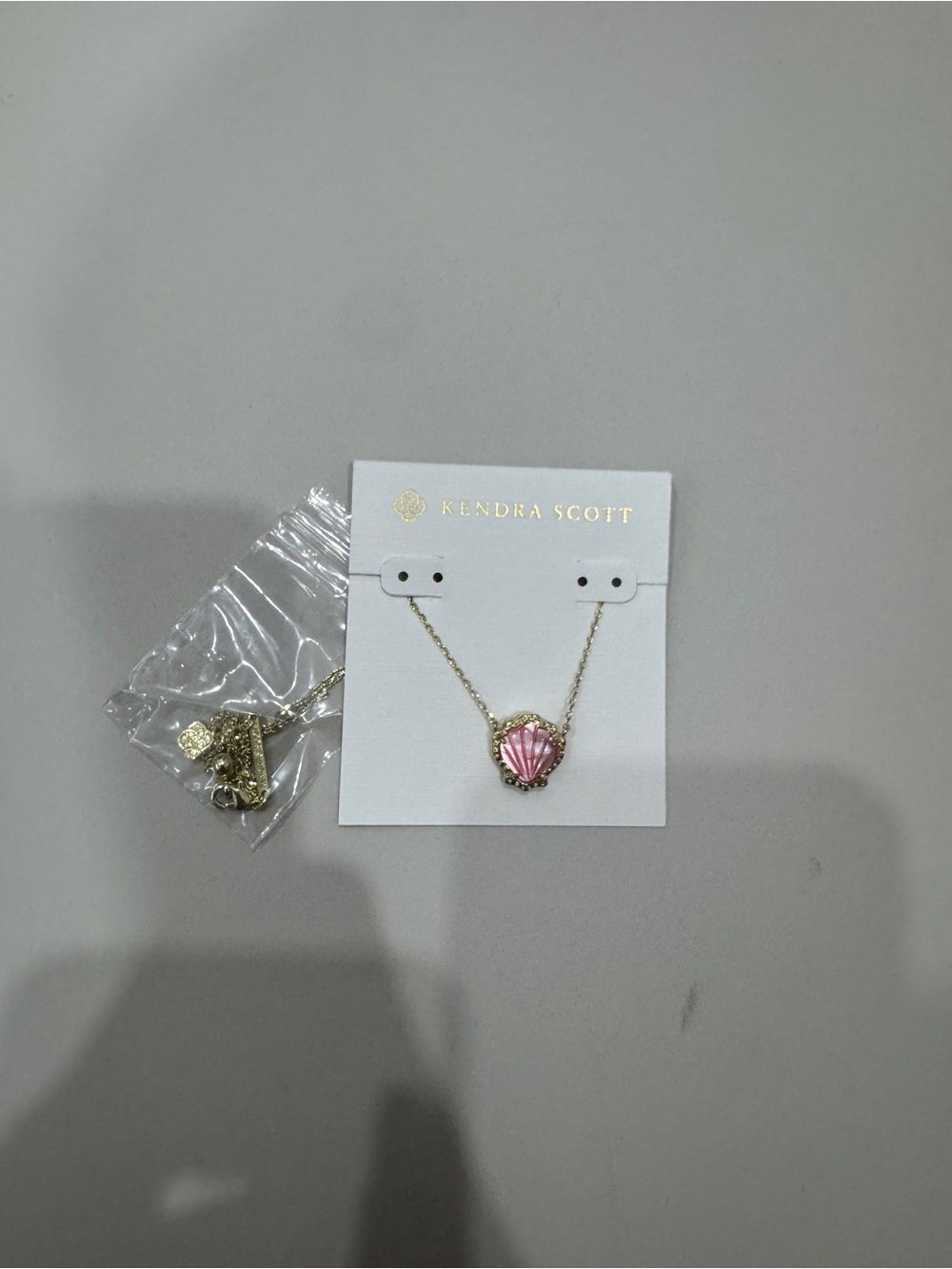 Kendra Scott Pink Shell Pendant Necklace in Gold